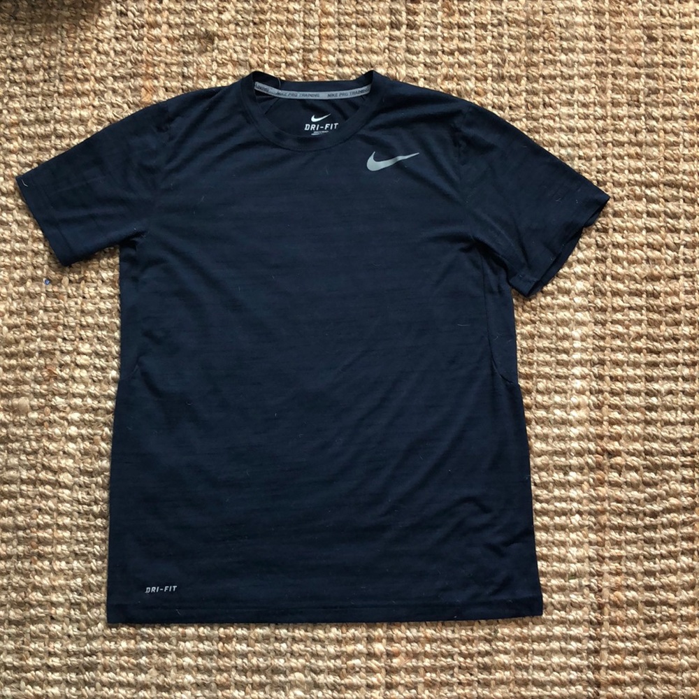 Navy blue nike Dri-fit shirt